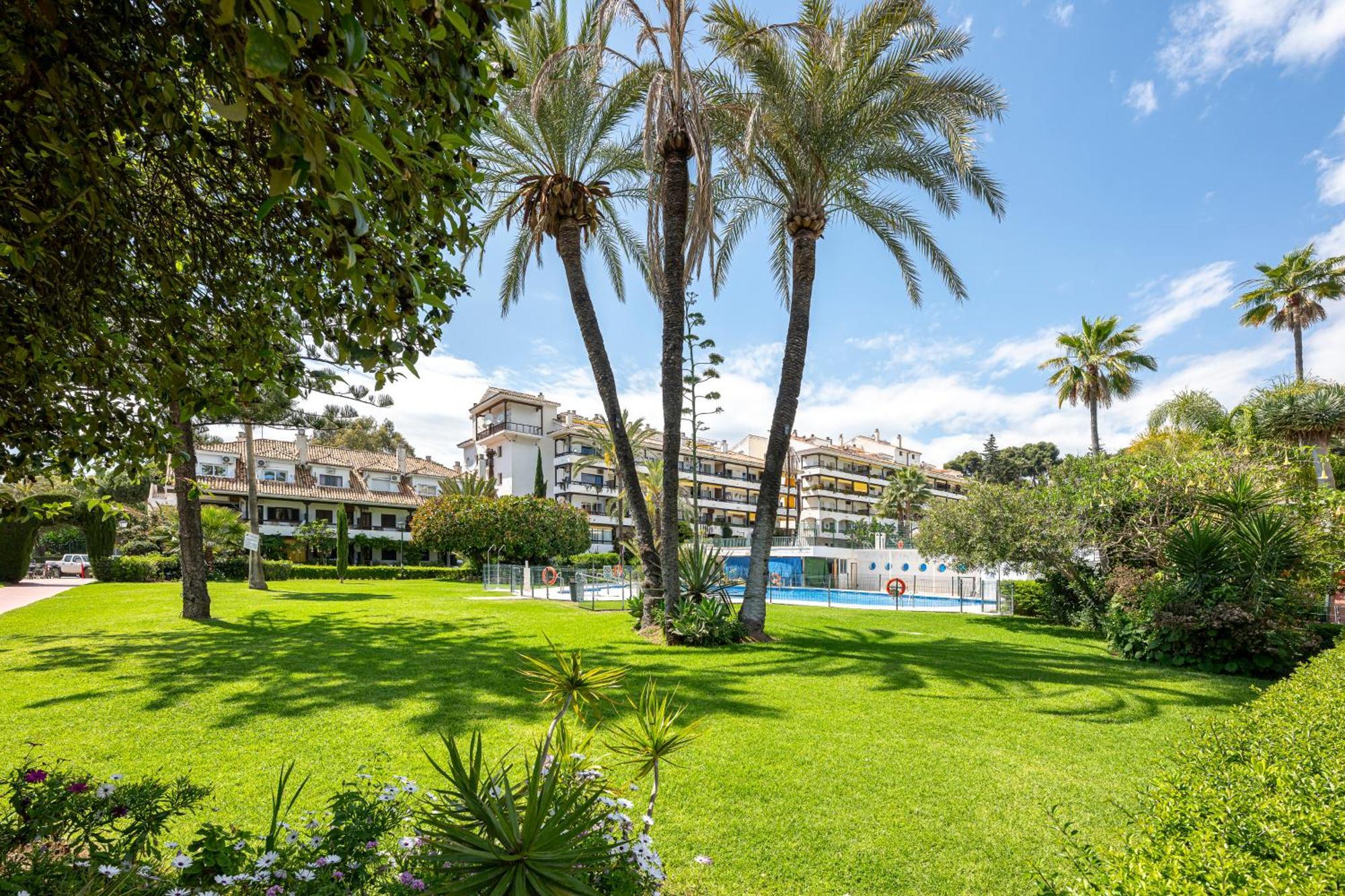 Apartment En Milla De Oro